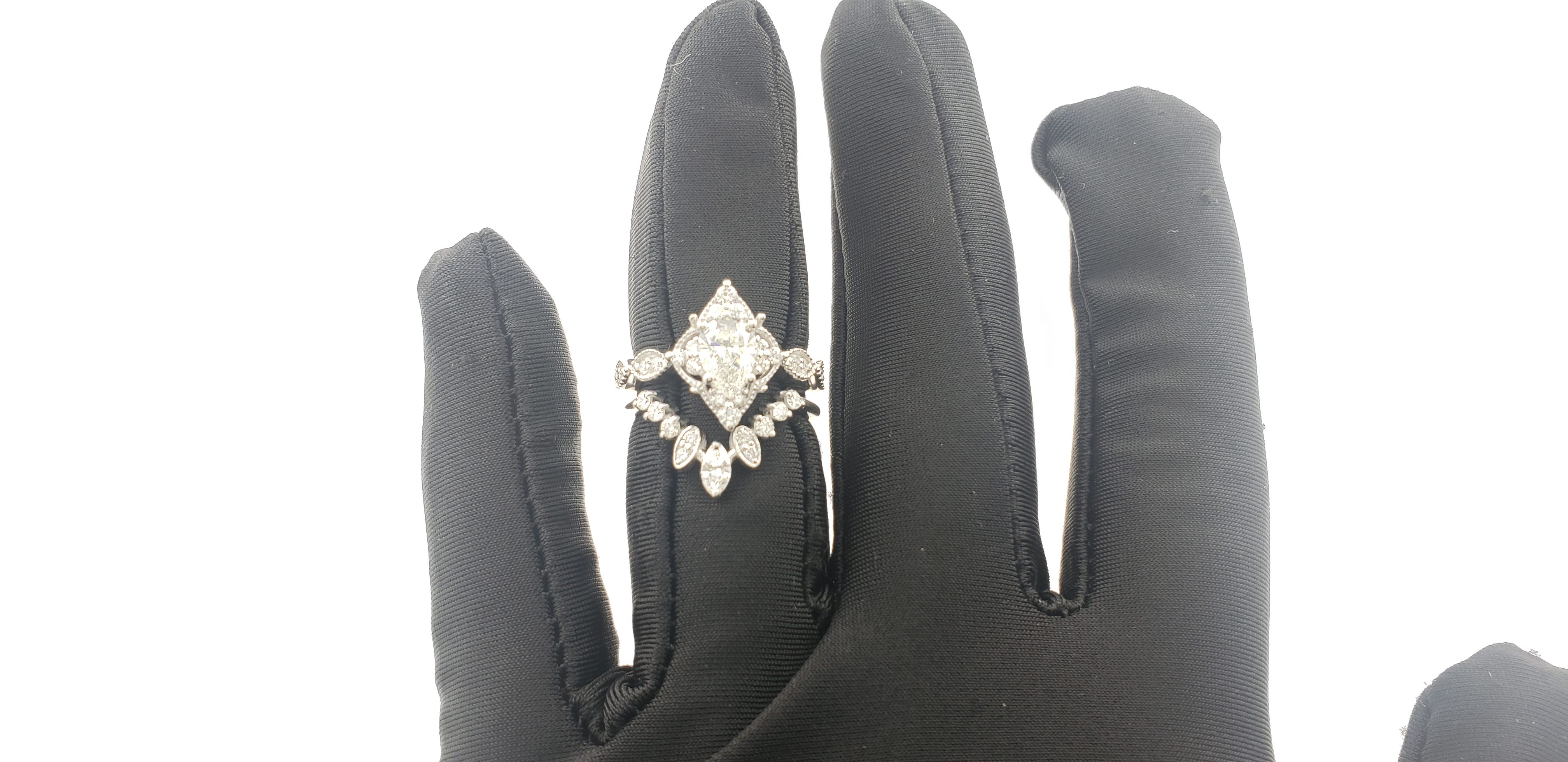 Pear Shape Bridal Set with V Design Band